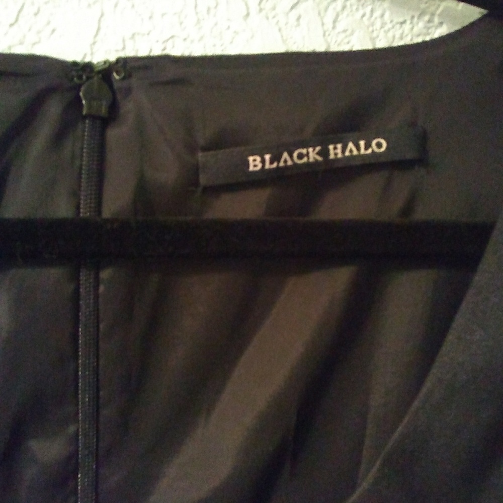 Black Halo v neck sleeveless dress - Picture 4 of 6